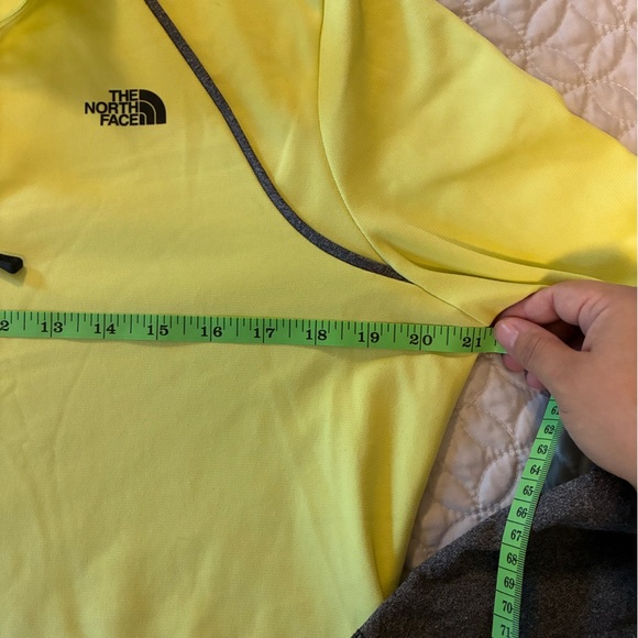 North Face Women's Size XL Neon Yellow Pullover Polyester 1/4 Zip Long Sleeve - Picture 6 of 9